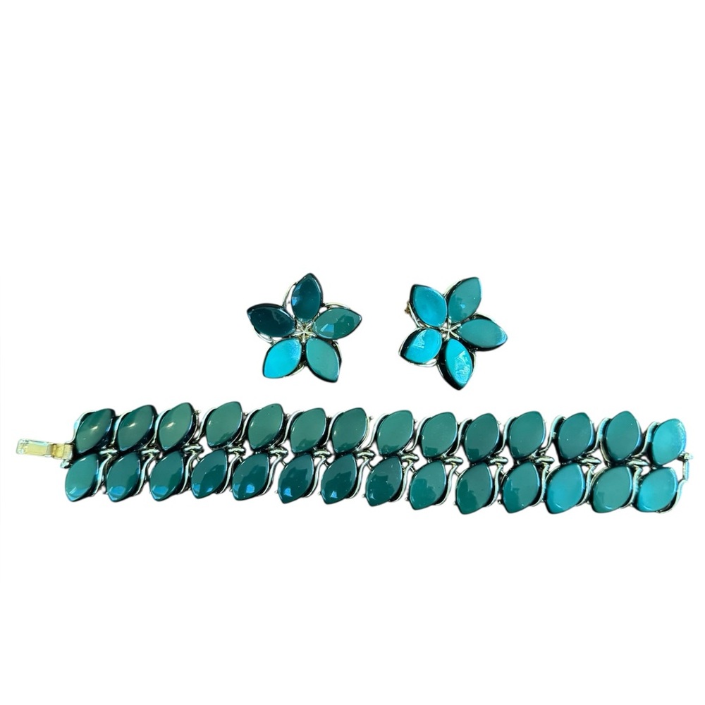 Lisner Thermoset Vintage Green and gold bracelet and clip on earrings set.